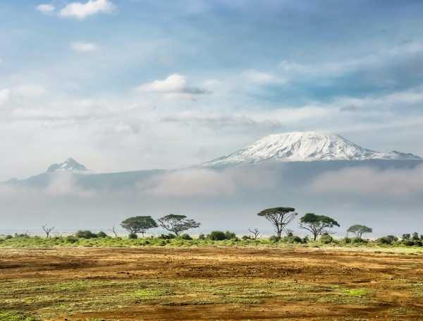 Mont Kenya - Rennes aéroport Bretagne @sergey-pesterev