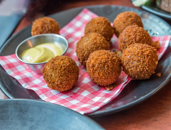 Les bitterballen, une délicieuse collation néerlandaise