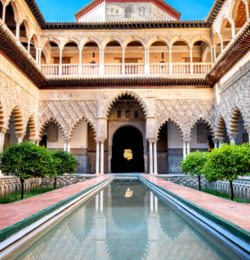 L'Alcazar de Séville. Le Patio de las Doncellas dans le palais royal, l'Alcazar (construit en 1360), Espagne