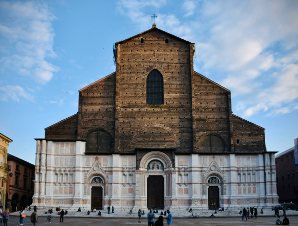 Basilique-de-San-Petronio-bologne-italie-vol-rennes-arno-senoner