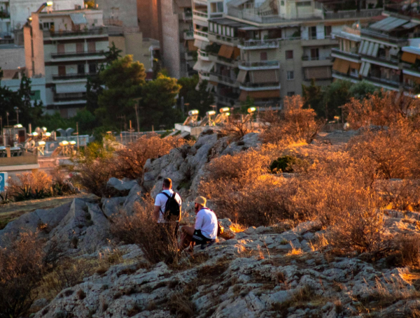 colline-des-mus-athènes-grèce-vol-rennes-jim-niakaris