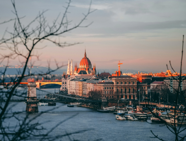 budapest-hongrie-vol-rennes-aeroport-correspondance-danube-kate-kasiutich