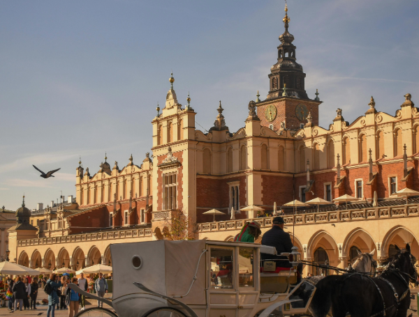 cracovie-pologne-rennes-vol-correspondance-aeroport-place-aleksandra