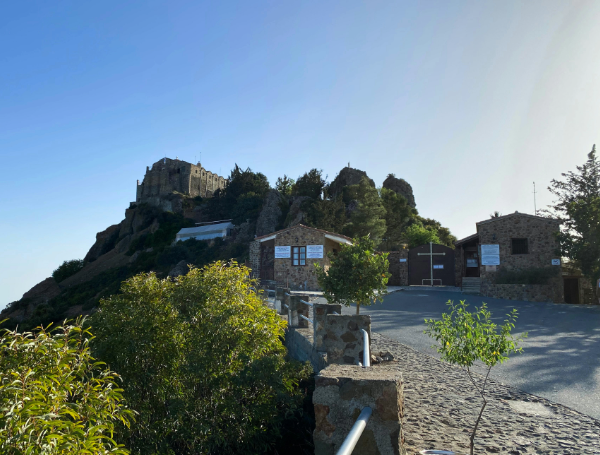 larnaca-chypre-vol-correspondance-rennes-aeroport-chateau-datingscout