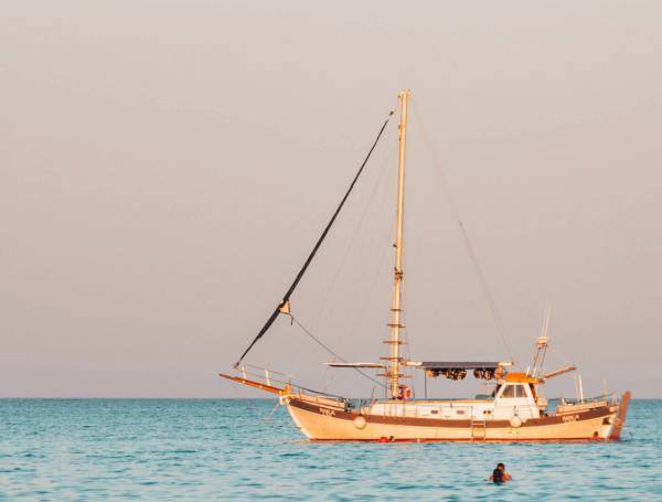larnaca-chypre-vol-correspondance-rennes-aeroport-plage-hert-niks