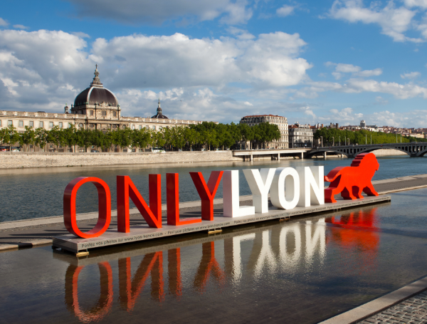 Embarquez pour un vol direct Rennes-Lyon et profitez d'un voyage rapide entre la Bretagne et la capitale des Gaules