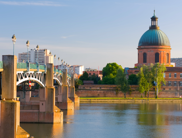 Le dôme de l'hôpital de la Grave à Toulouse, un soir d'été